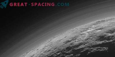 La neblina de carbono de Plutón mantiene la temperatura baja
