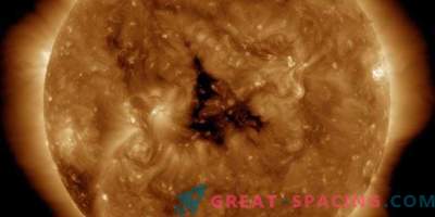 Hole in the Sun beschert Neujahrsfeuerwerk