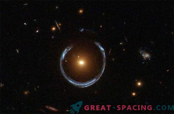 Los ejemplos más asombrosos de lentes de gravedad: Foto