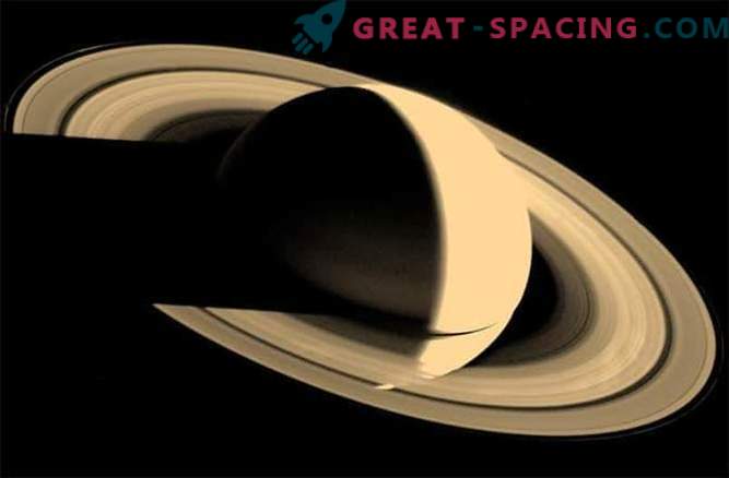 35 aniversario de la visita a la Voyager-1 de Saturno