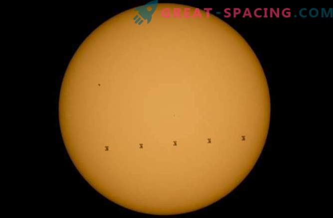 La estación espacial cruzó el disco del sol.