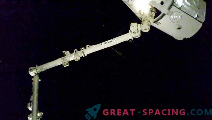 Dragon acoplado exitosamente con ISS.