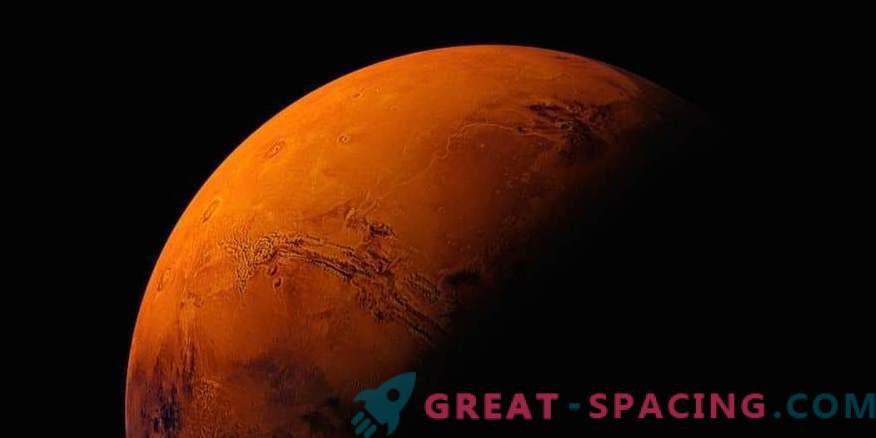 La cresta marciana manifiesta las habilidades de color del rover