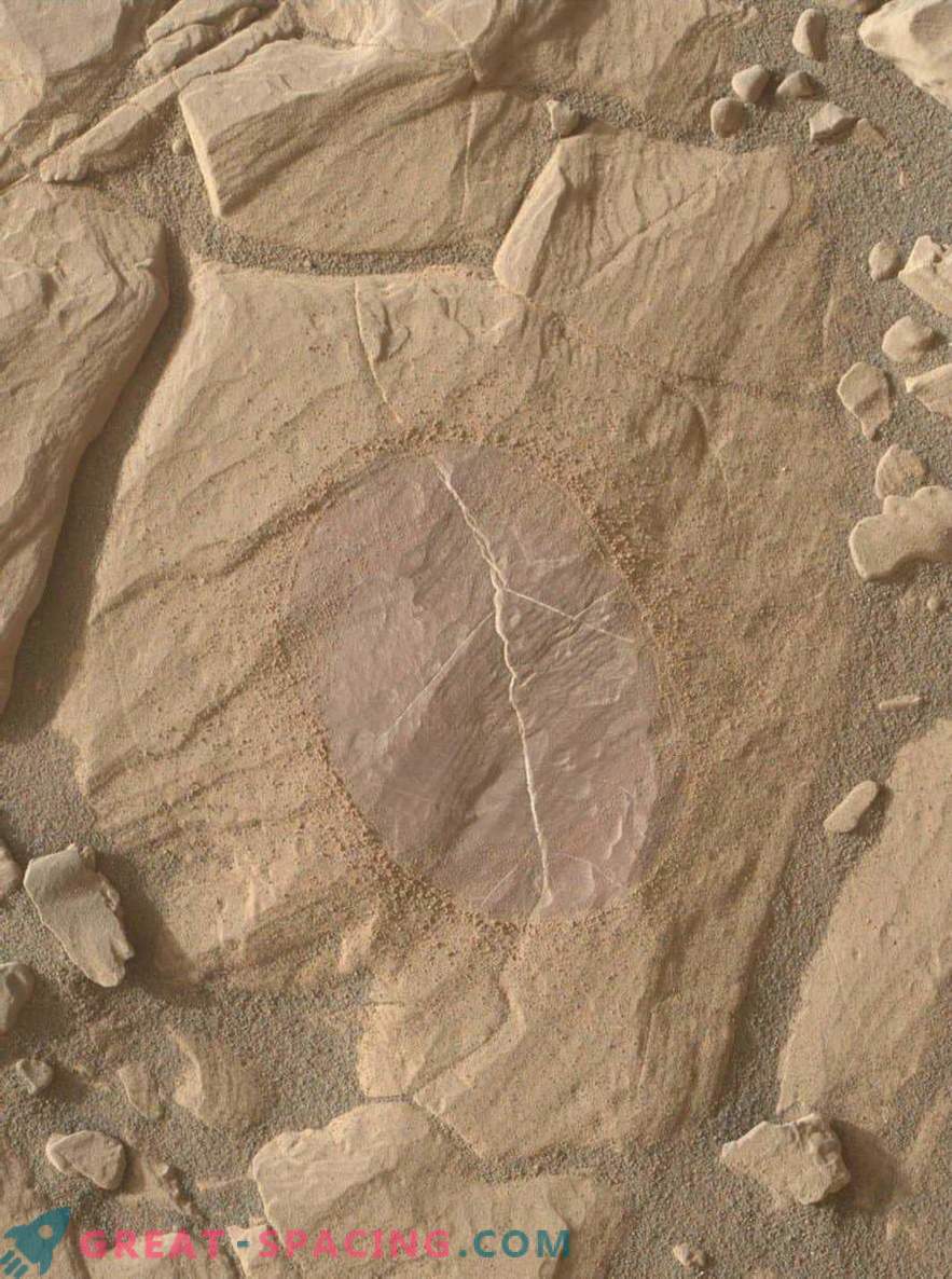 La cresta marciana manifiesta las habilidades de color del rover