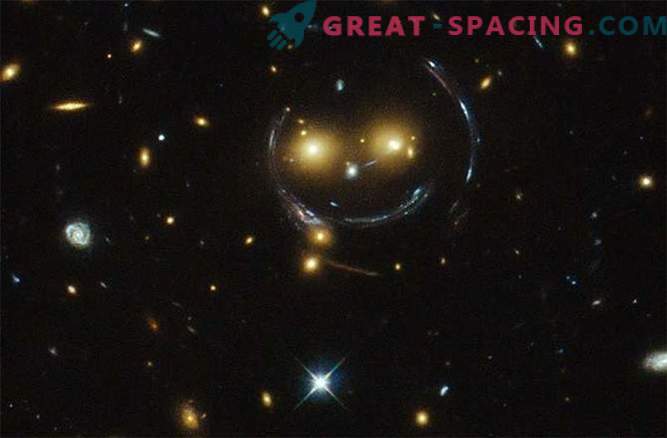 Hubble descubrió un emoticono espacial en el espacio profundo