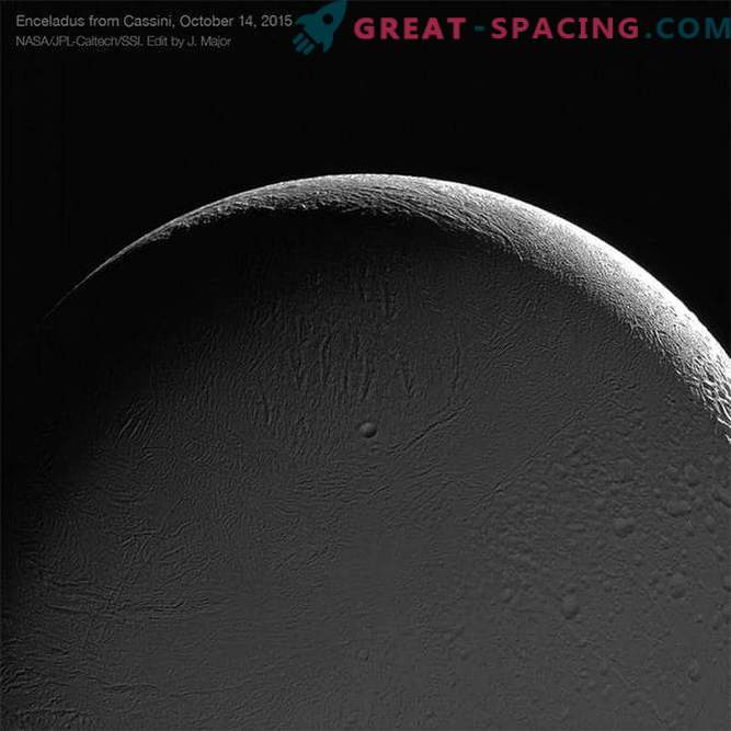 Cassini sondea Encelado, impresionantes fotografías