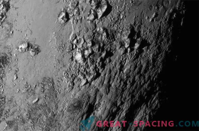 Nuevos horizontes: Plutón tiene montañas heladas, Caronte está activa