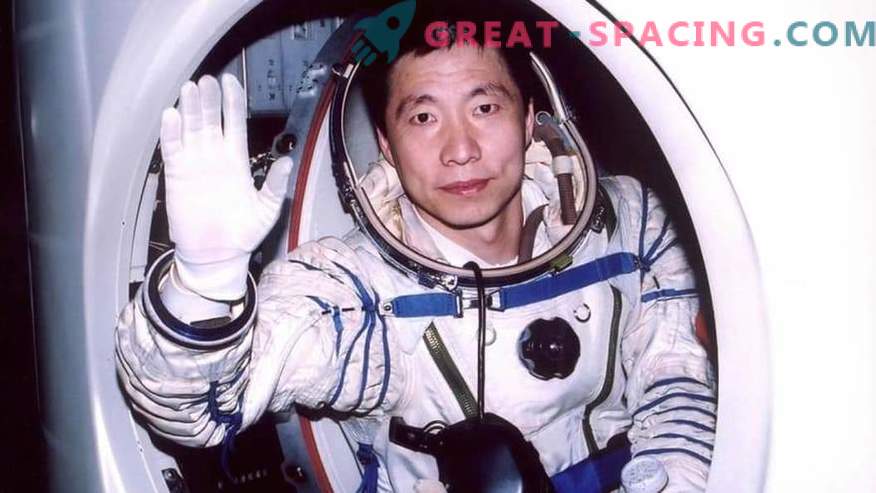 Un astronauta chino habla de un ruido extraño en una nave espacial. Opinión ufologov