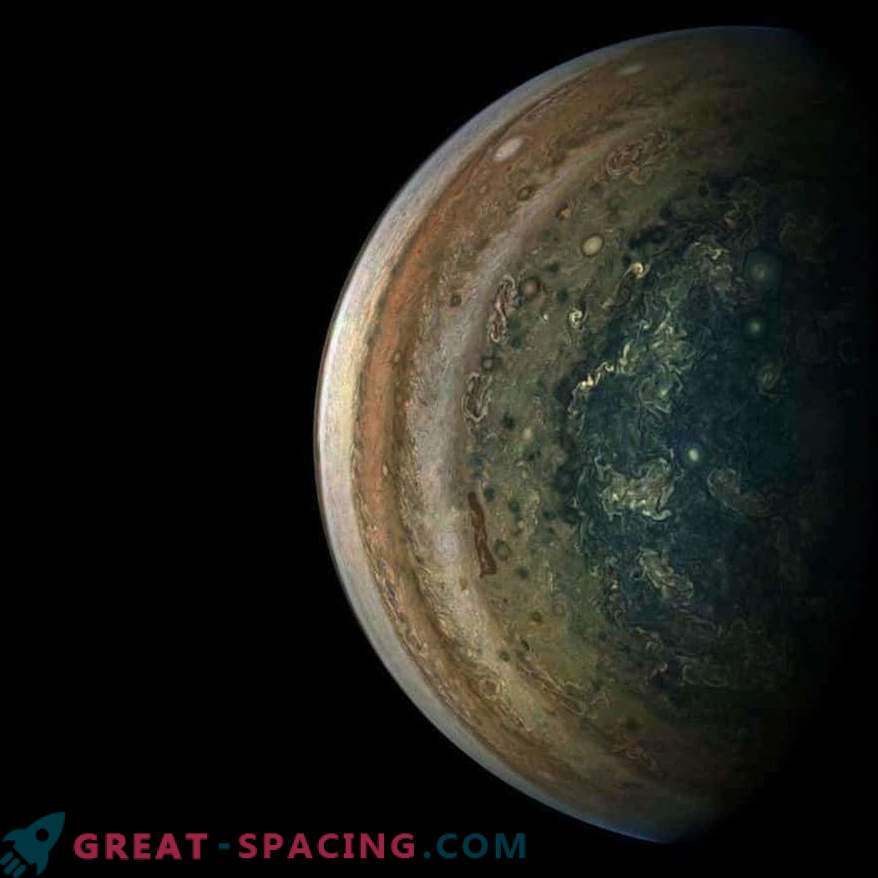 Patrones atmosféricos asombrosos de Júpiter gigante