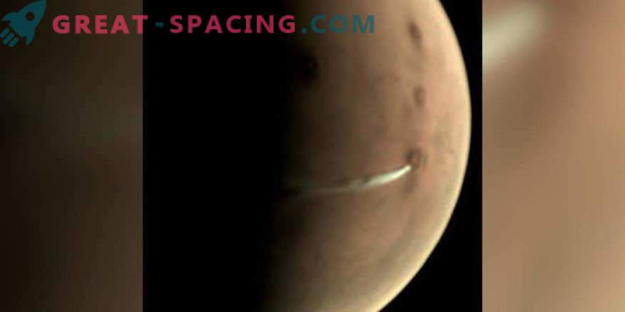 ¿Actividad volcánica en Marte? La misteriosa nube se extiende sobre el volcán marciano