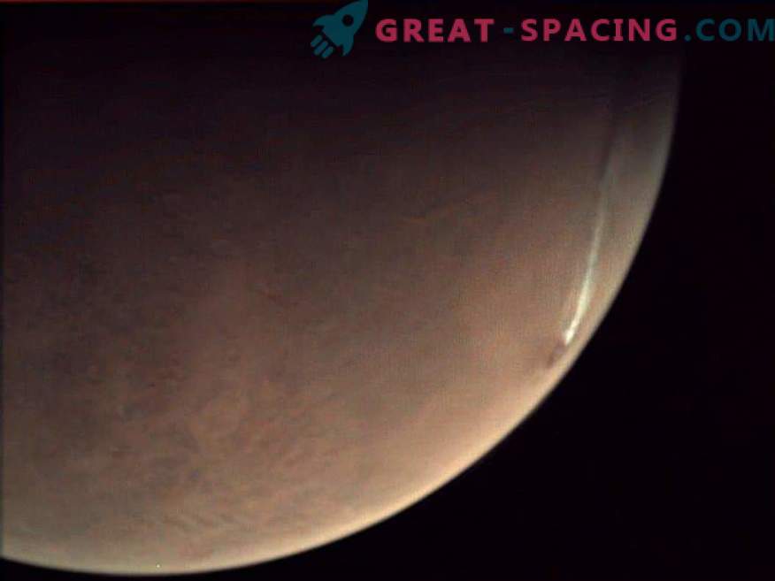 ¿Actividad volcánica en Marte? La misteriosa nube se extiende sobre el volcán marciano