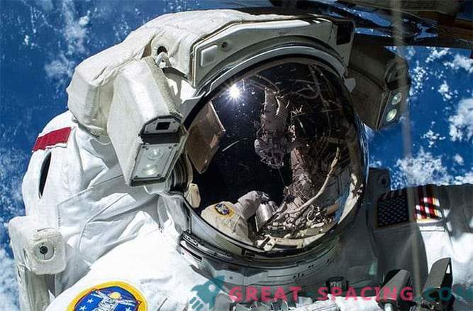Fugas de agua de los trajes espaciales de los astronautas detectadas