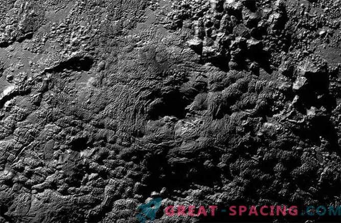 Las montañas extrañas en Plutón pueden ser volcanes de hielo