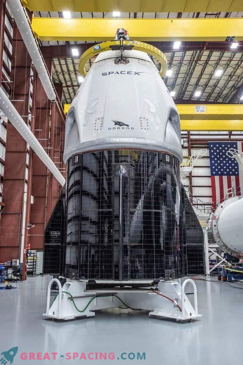 La primera nave espacial de la tripulación SpaceX está lista para debutar