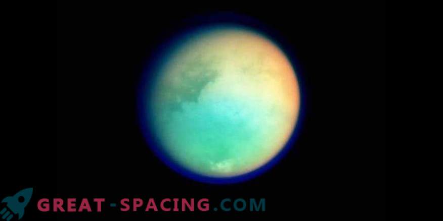 Satélite del satélite de Titán muestra Fallout fresco