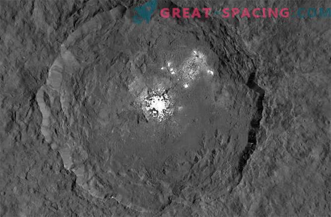 Los puntos brillantes misteriosos en Ceres cambian espontáneamente