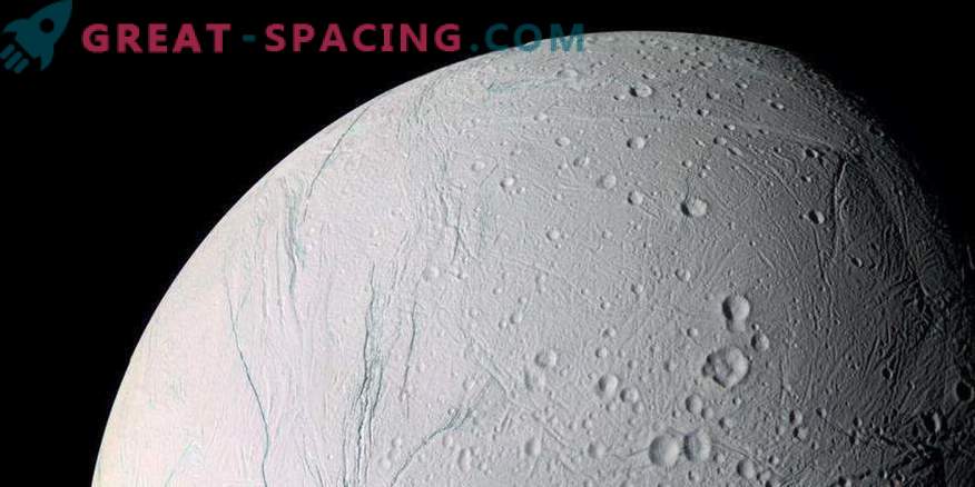 El satélite Encelado de Saturno podría rodar sobre