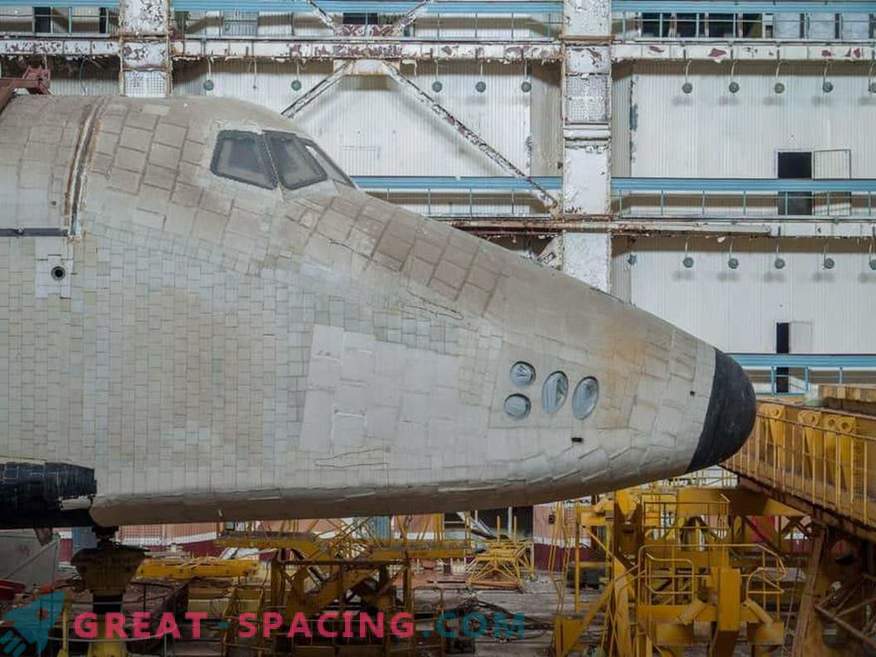 Cicatrices de la Guerra Fría! Admira el transbordador espacial soviético olvidado