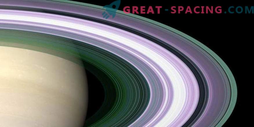 La sonda de Cassini vibra con los anillos de Saturno
