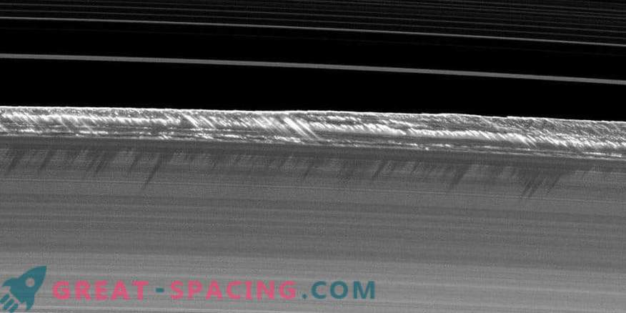 Picos del anillo B de Saturno