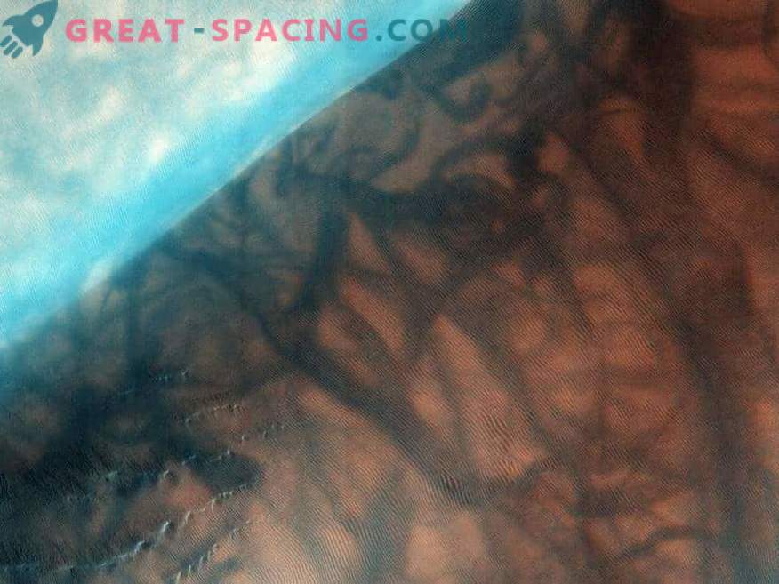 Misterio del líquido: ¿Cómo podría aparecer agua en Marte en forma líquida?