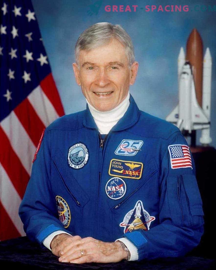 El legendario astronauta John Young murió