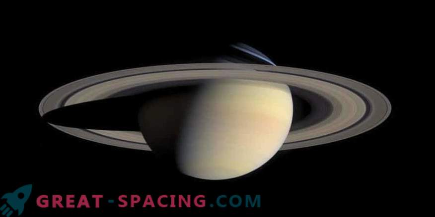Formación misteriosa en el campo magnético de Saturno