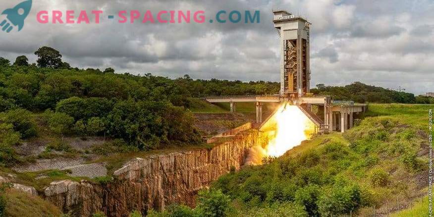 Arranque del motor de prueba para el cohete Vega-C