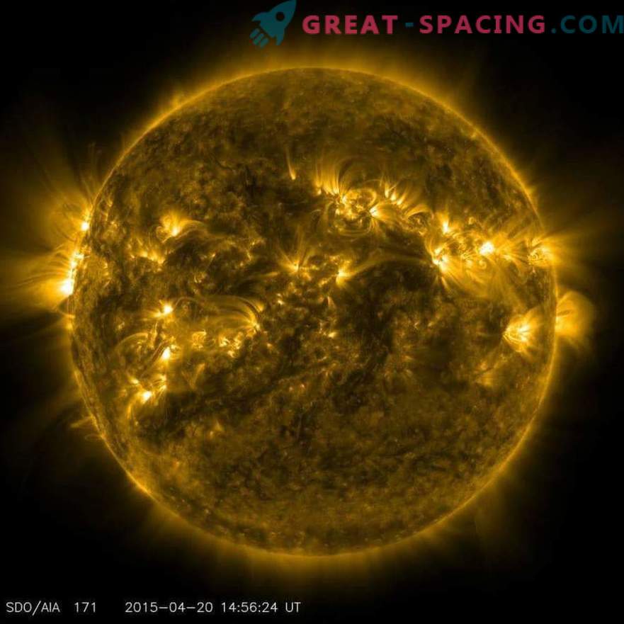 Potentes erupciones solares causadas por enormes líneas magnéticas