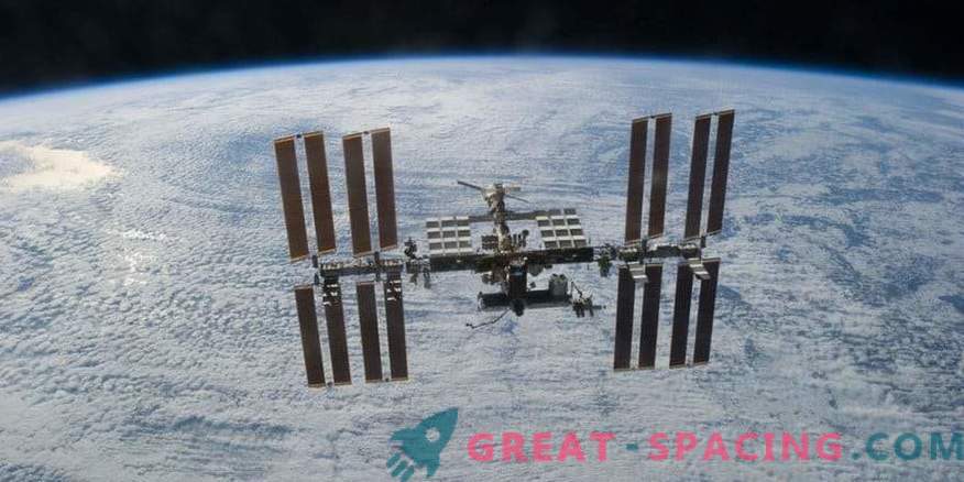 La presión de aire de la estación espacial se restaura después de la fuga
