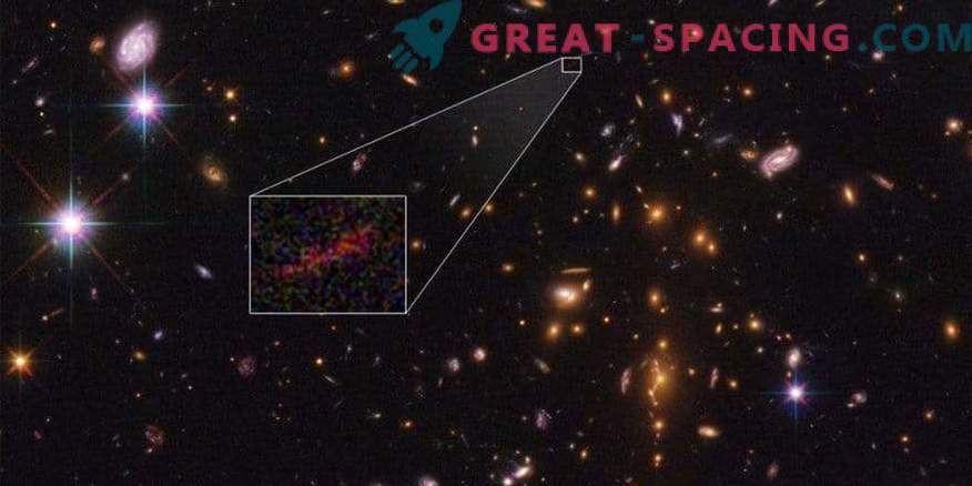 Hubble y Spitzer se combinan para obtener una imagen mejorada de una galaxia distante