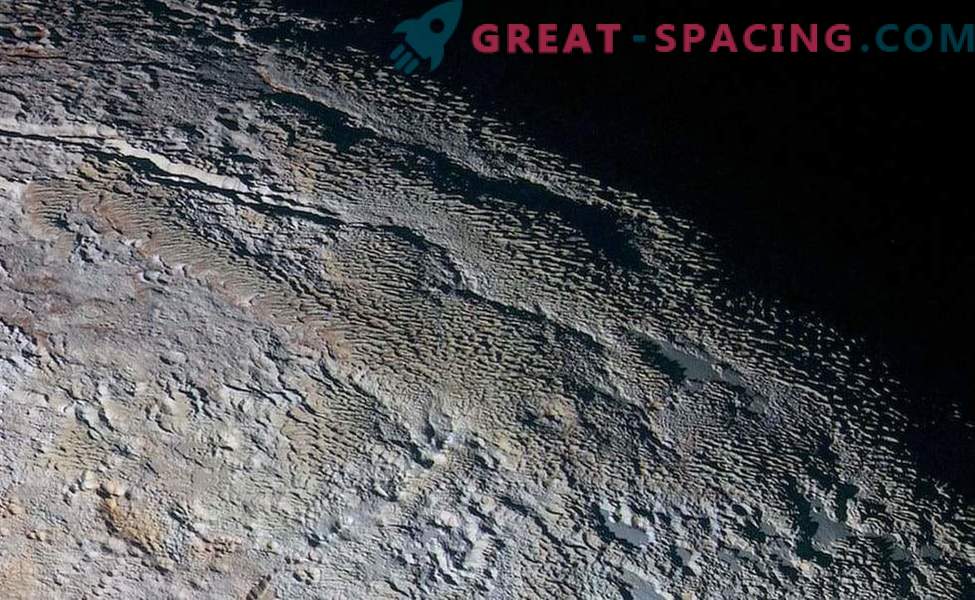 Spiny Pluto insinúa la existencia de picos de hielo en otros mundos