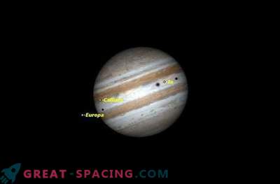 3 lunas de Júpiter contra la superficie del planeta