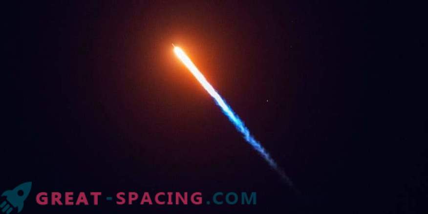 SpaceX lanza 64 satélites a la vez