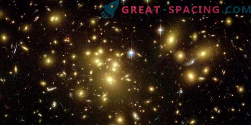 Un estudio exhaustivo de la fusión del cúmulo de galaxias MACS J0417