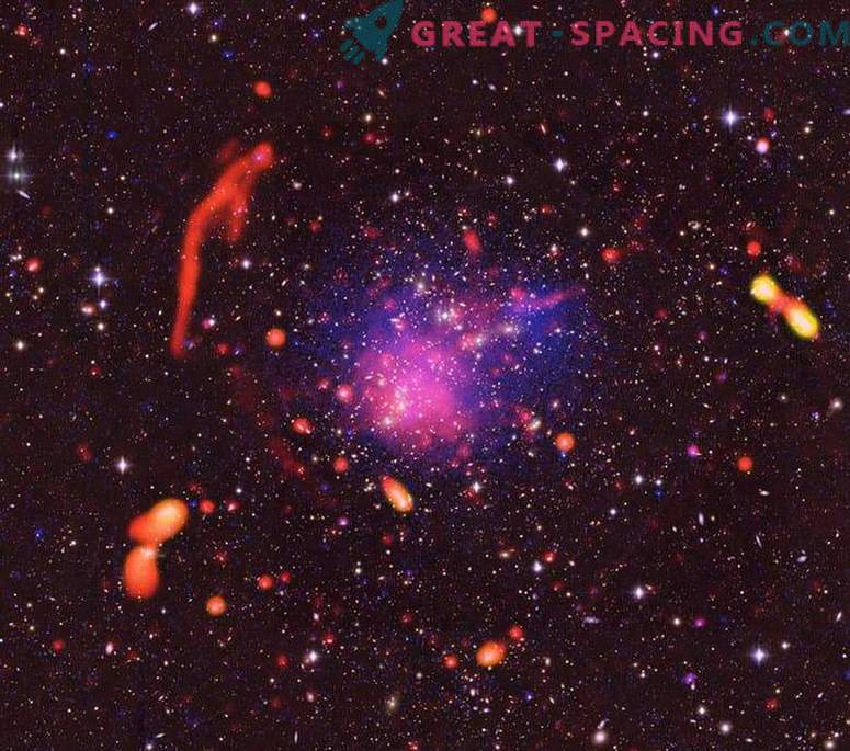 Resultados de colisión asombrosos de cúmulos galácticos