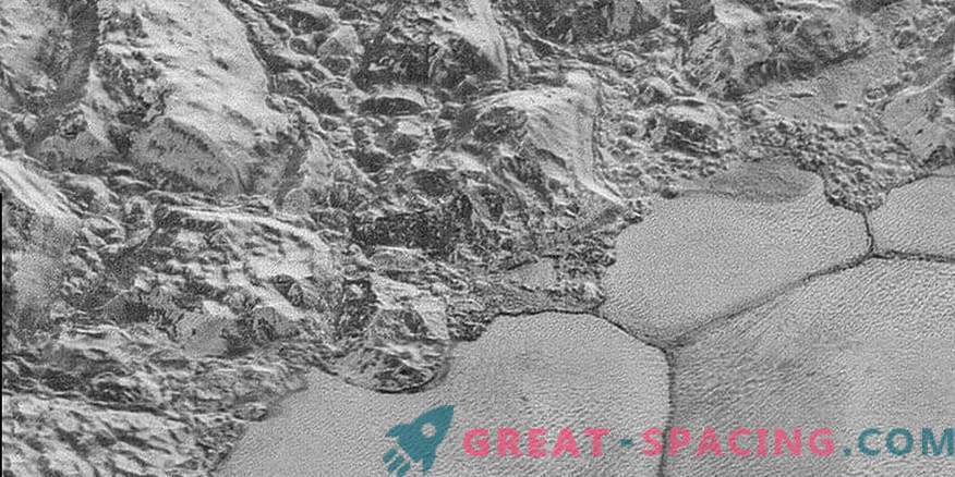 Los científicos revelan los secretos de las dunas de Plutón