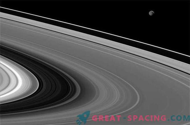 Mimas misteriosas se bañan en los rayos del sol de Saturno