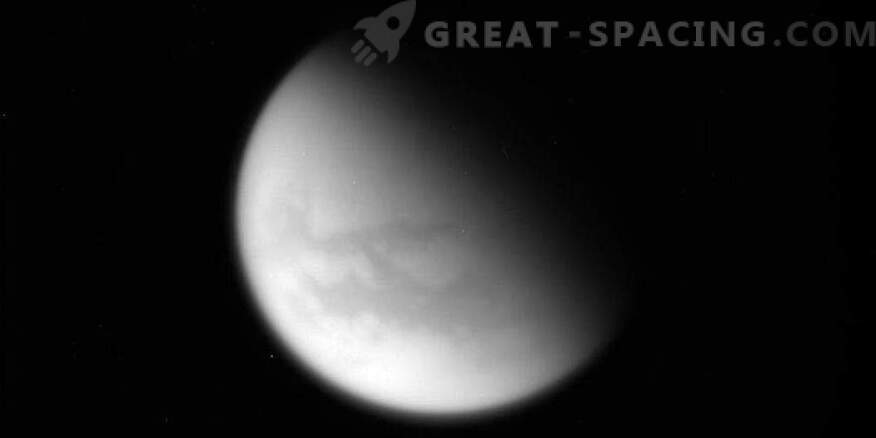 Cassini completa el sobrevuelo final sobre Titán
