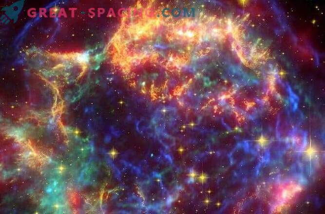 The stunning supernova has a gas envelope