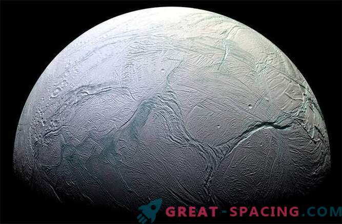 La sonda interplanetaria Cassini completa la misión de investigar el satélite Saturno Encelado